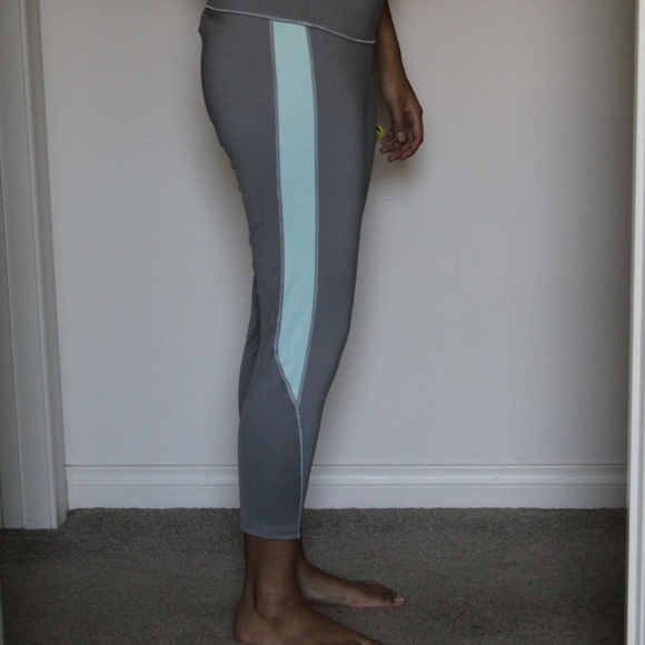 NWT Fila Blue & Gray Workout 3/4 Capri Leggings - Picture 6 of 8